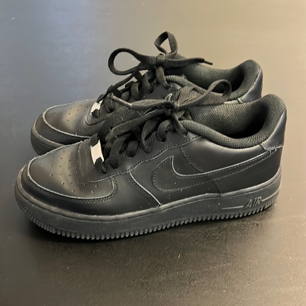 AIR FORCE 1 LE GS 'TRIPLE BLACK'